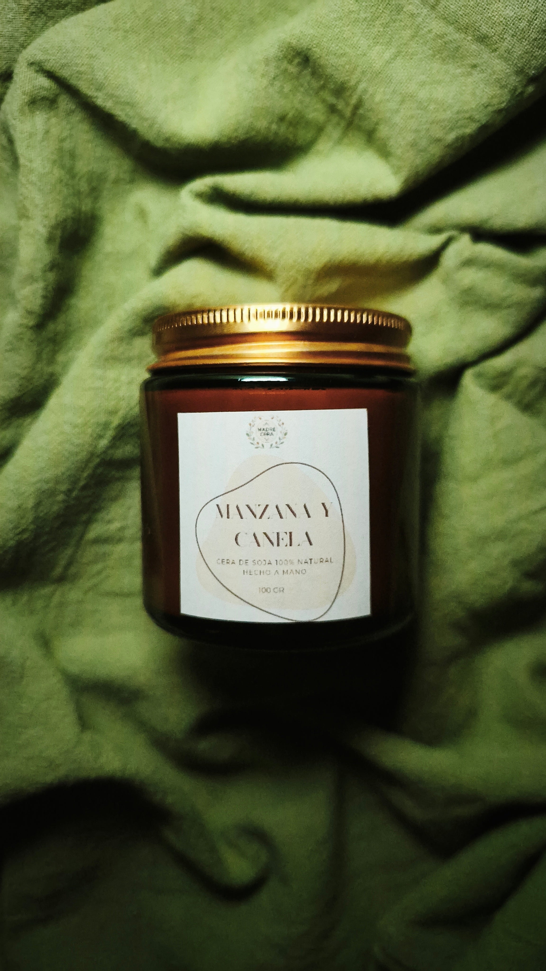 Vela Manzana y Canela - MADRE CERA